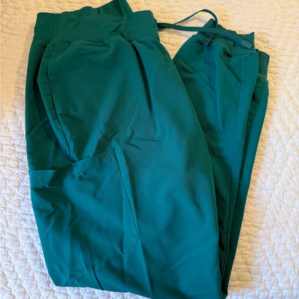Women’s Hunter Green Jogger Scrub Pants